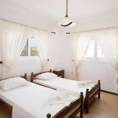 Dimitra Villa *