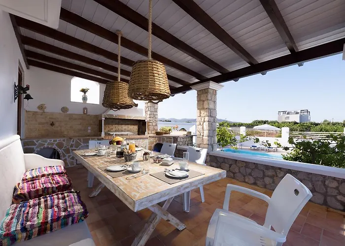 Dimitra Villa